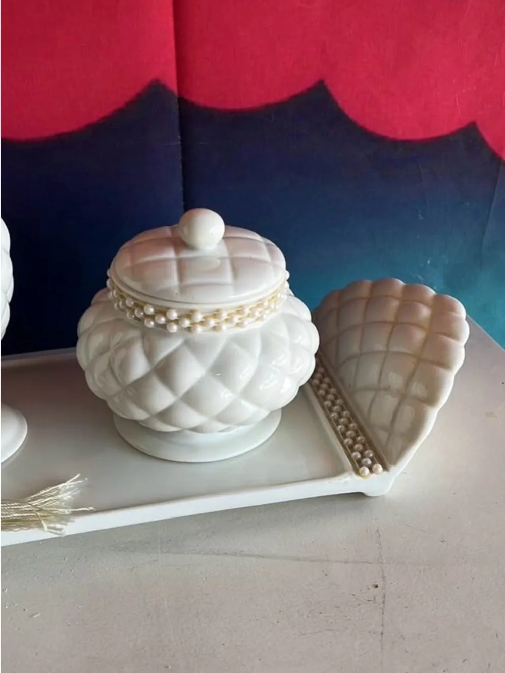 VINTAGE Elegant Vanity Porcelain & Faux Pearl Set 1999 Avon